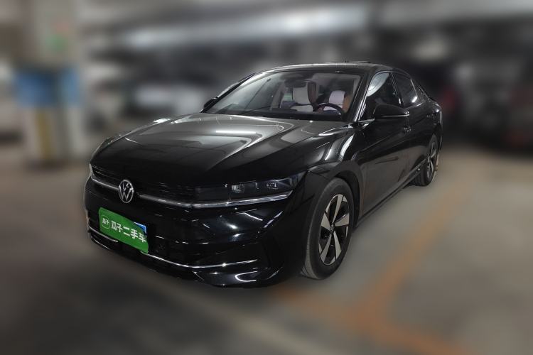 Used Volkswagen Magotan 2024 300TSI DSG Prestige Edition—A Real Eye-Catcher