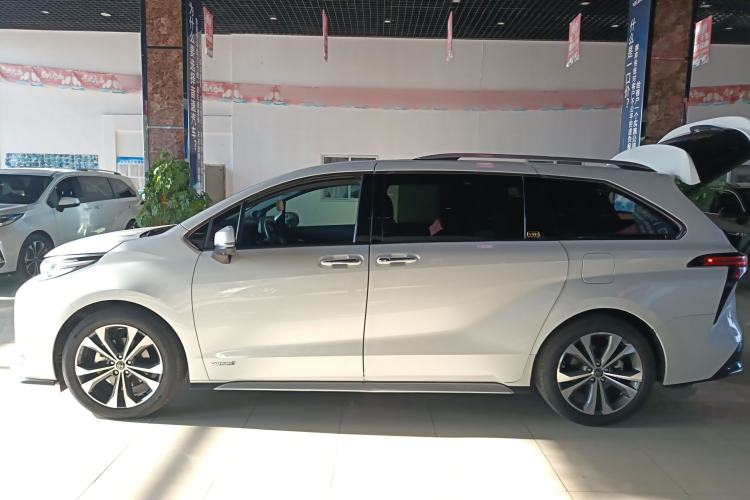 Used Toyota Granvia 2023 2.5L Hybrid Flagship VIP Edition
