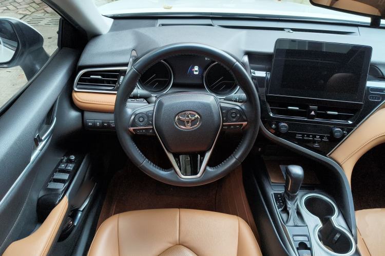 Used Toyota Camry 2023 2.0G Luxury Edition
