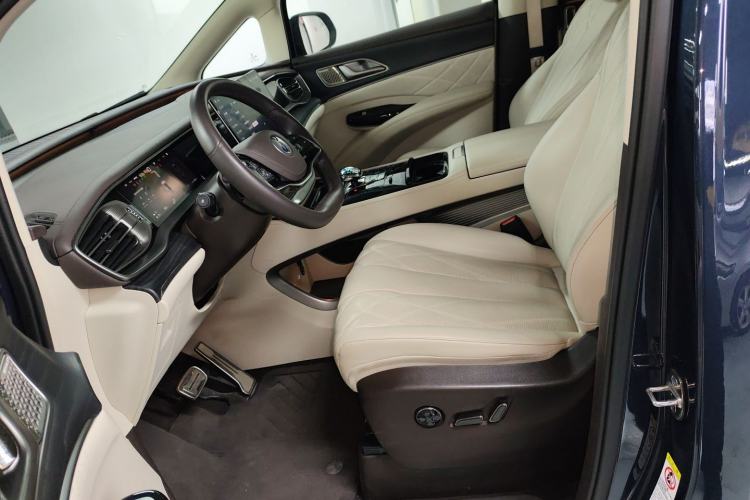 Used Denza D9 2025 DM-i Intelligent Drive 1020 Four-Wheel Drive Flagship Model