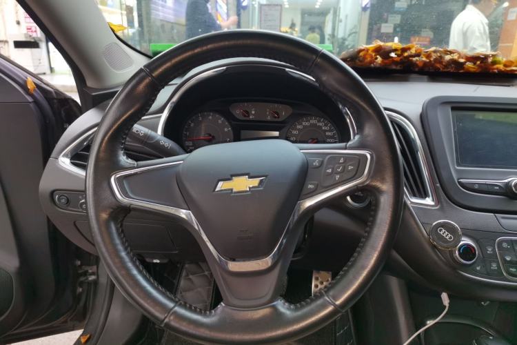 Used Chevrolet Malibu 2017 1.5T Automatic Luxury Edition Steering Wheel