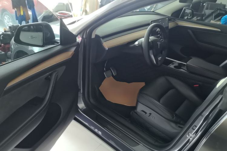 Used Tesla Model Y 2022 Long-Range All-Wheel-Drive Version
