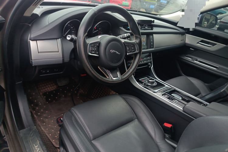 Used Jaguar XFL 2018 XFL 2.0T 200PS Luxury Edition Center Console