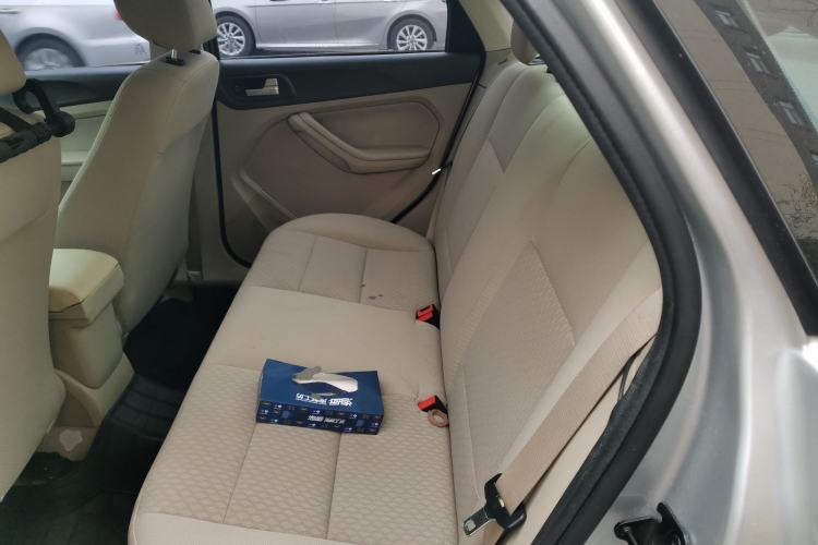 Used Ford Focus 2011 Sedan 1.8L Manual Classic Model
