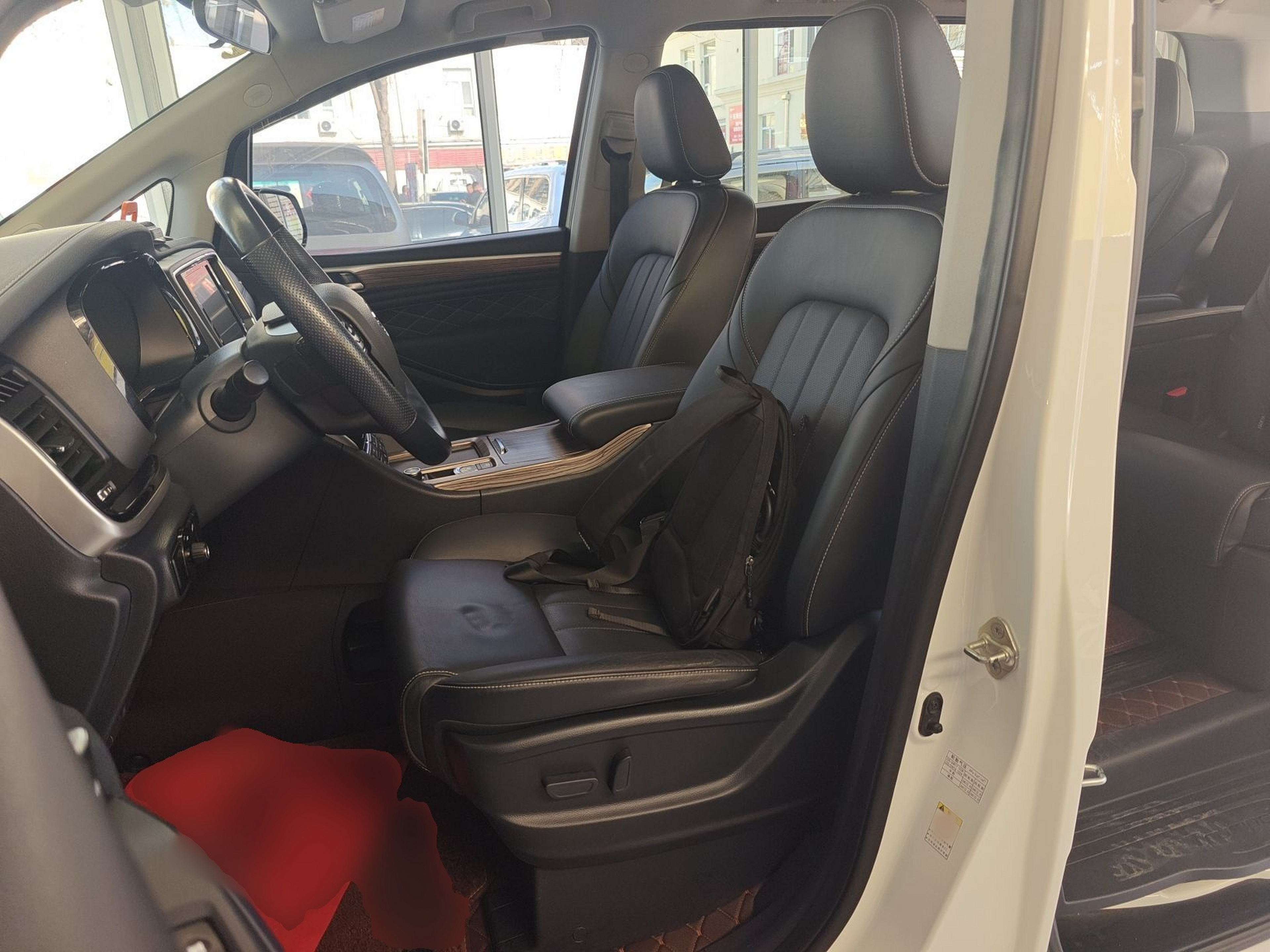 Переднее сиденье в автомобиле