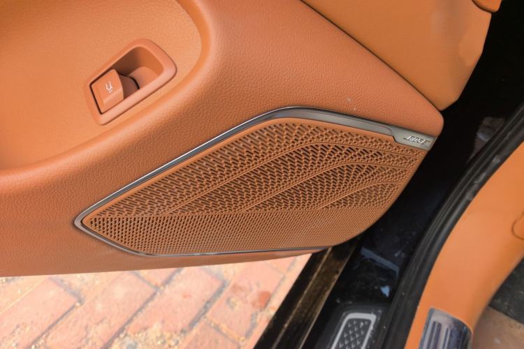 Used Hongqi H9 2025 Model Facelifted 2.0T Two-Wheel Drive Flag-Style Luxury Business Edition, 5 Seats