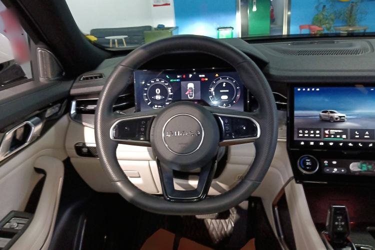 Used Lynk & Co 09 2021 2.0T Ultra Six-Seater
