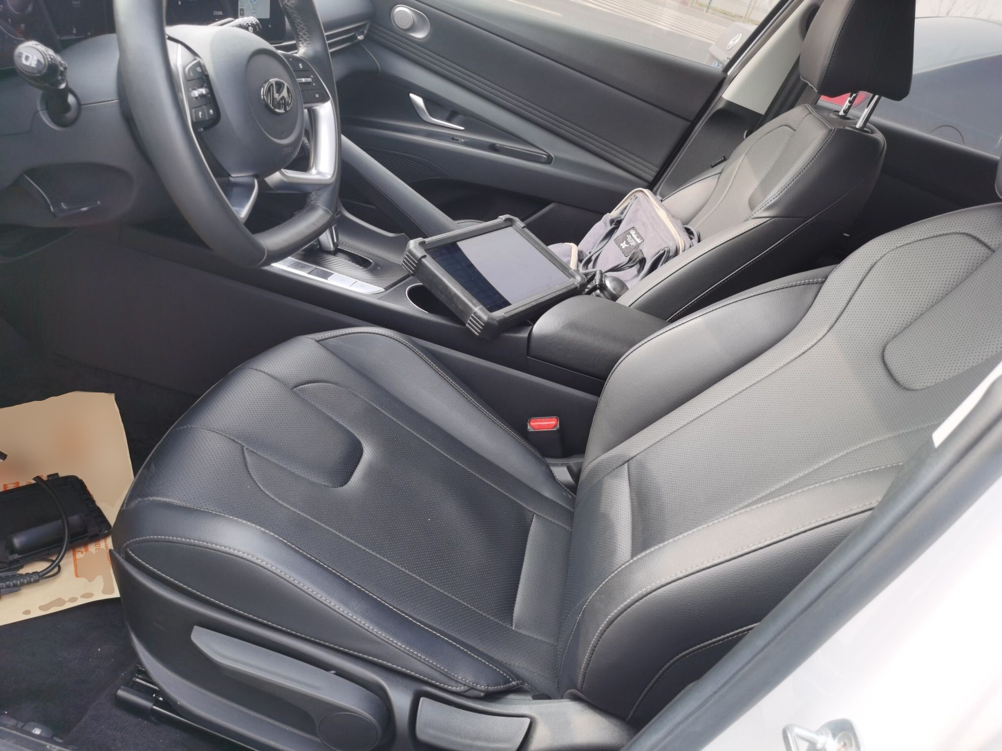 Переднее сиденье в автомобиле