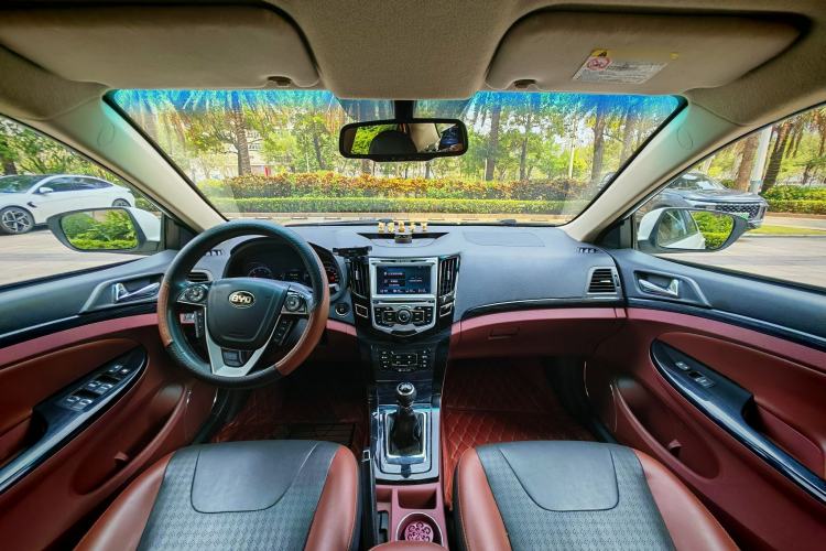 Used BYD Surui 2016 1.5L Manual Elite Edition Interior 4