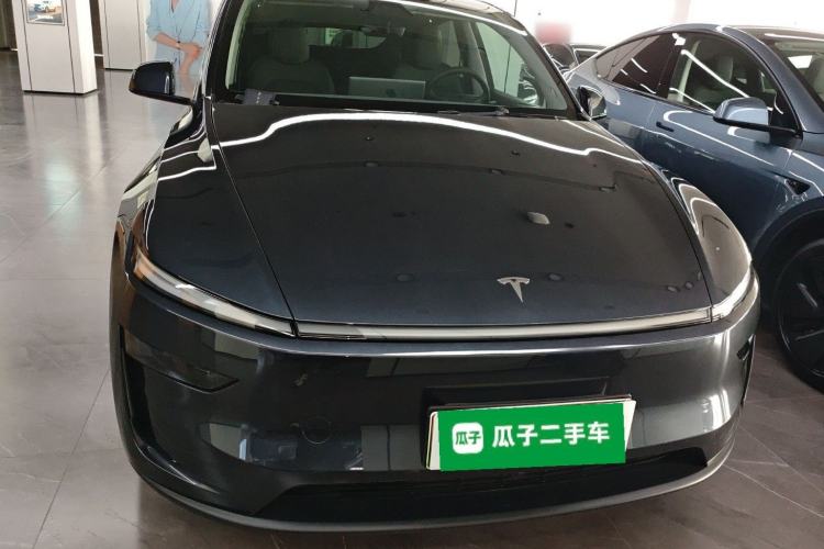 Used Tesla Model Y 2025 Long-Range All-Wheel-Drive Version
