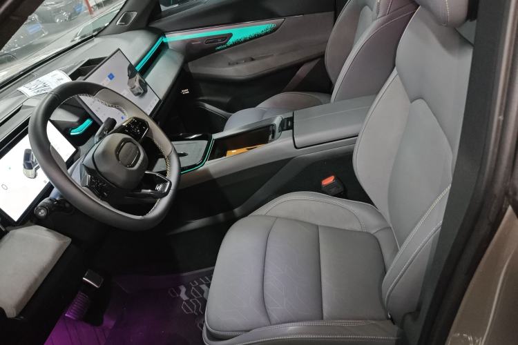 Used Lynk & Co 08 EM-P 2023 120km Long-Range Halo
