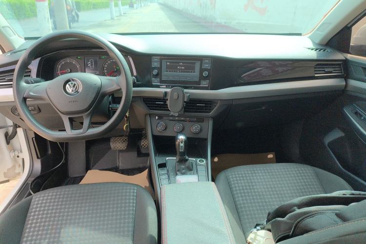 Used Volkswagen Bora 2019 1.5L Automatic Fashion Model Center Console