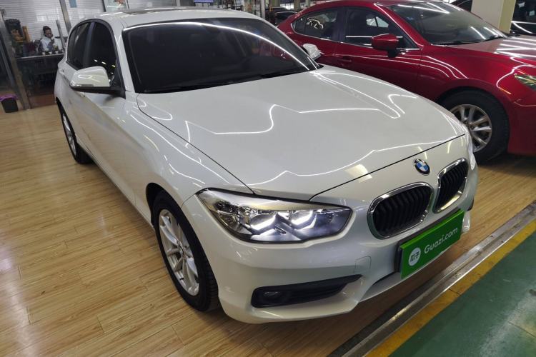 Used BMW 1 Series 2015 118i Leading Model Front Right 45 Deg