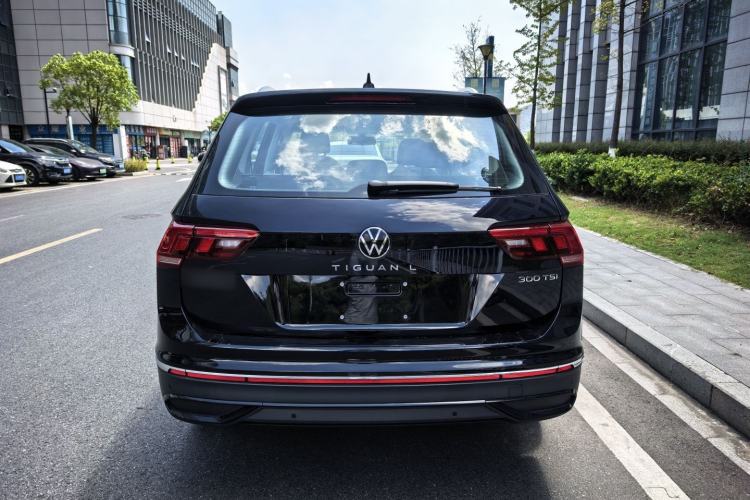 Used Volkswagen Tiguan L 2025 Model, Outstanding Version, 300TSI Automatic Two-Wheel Drive Longteng Edition