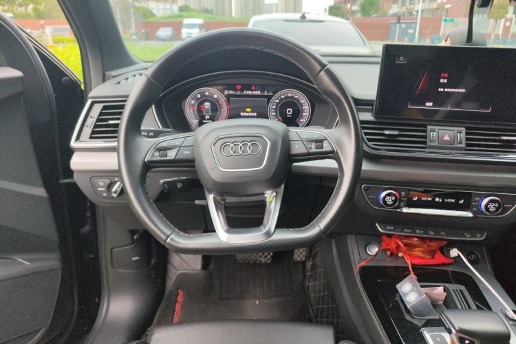 Used Audi Q5L Sportback 2021 40 TFSI Fashion Model Steering Wheel