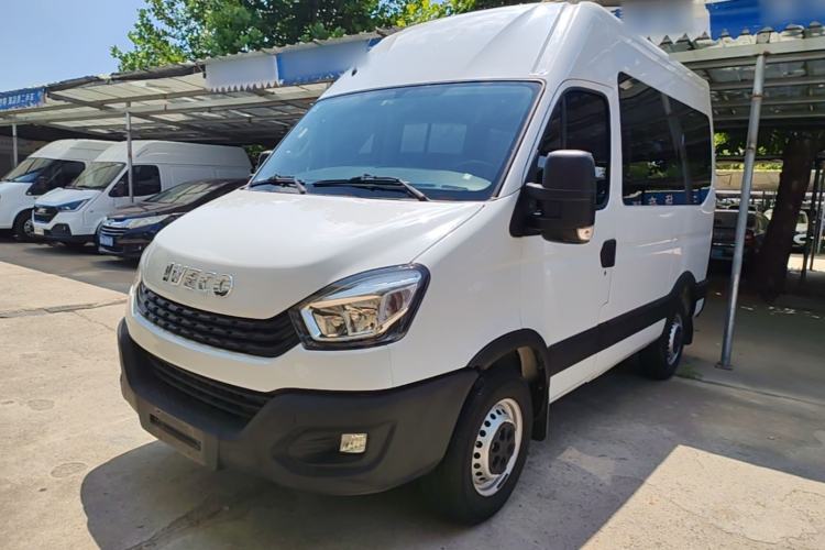Ojetý Iveco Eurocargo 2021 2.0T Manual Super Rui Short Wheelbase High-Roof Manual Door F1A