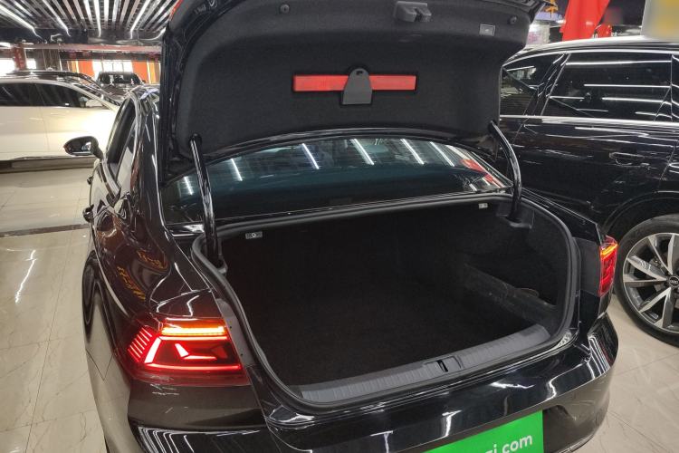 Used Volkswagen Magotan 2023 2 Million Units Commemorative Edition 330TSI DSG Luxury Version
