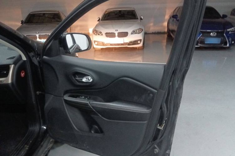 Used Jeep Cherokee 2016 2.4L Professional Edition