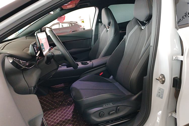 Used Volkswagen ID.UNYX 2024 Pro Long-Range Version Left Front Seat