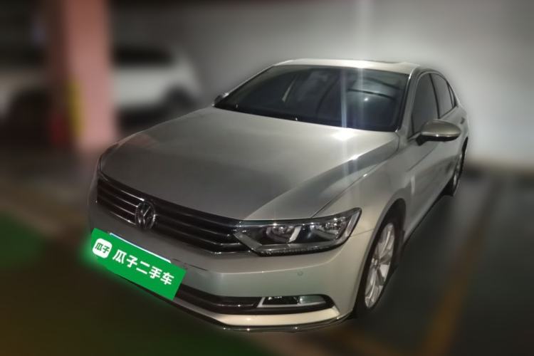 Used Volkswagen Magotan 2017 330TSI DSG Luxury Model Guazi used car, China used car export, Used car for sale, Used Volkswagen cars, Cheapest cars for sale