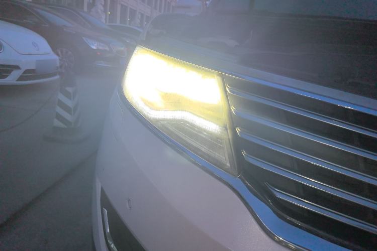 Used Lincoln MKX 2015 2.7T Four-Wheel Drive Prestige Edition Right Front Headlight