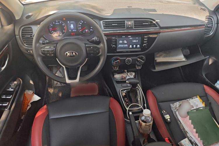 Used Kia KX Cross 2017 1.4L AT GLS Center Console