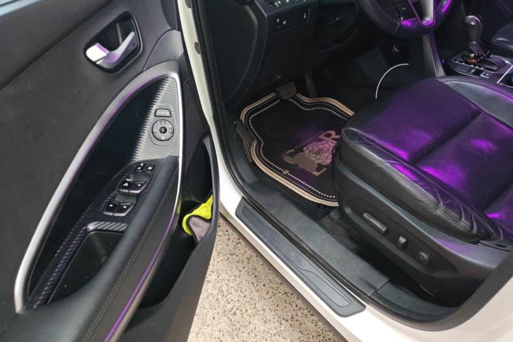 Used Hyundai Santa Fe 2015 2.0T Automatic All-Wheel Drive Smart Version 5 Seats Driver Seat