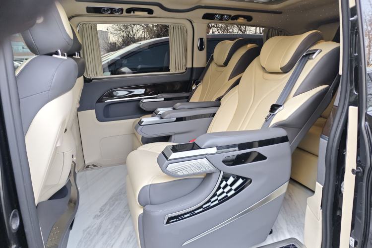 Used Mercedes-Benz V-Class 2021 V 260 Avantgarde Edition Left Rear Seat