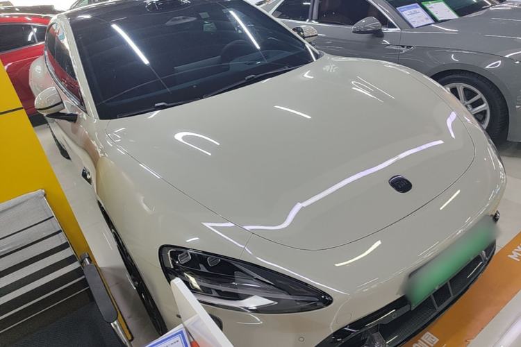 Used Xiaomi Auto SU7 2024 Four-Wheel Drive Ultra-Long Range Advanced Intelligent Driving Max Edition
