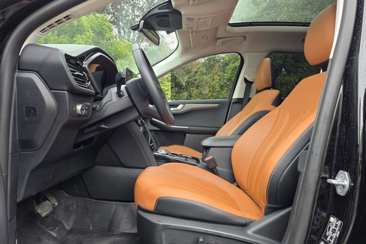 Used Ford Escape 2020 EcoBoost 245 Four-Wheel Drive Luxury Edition Interior 4