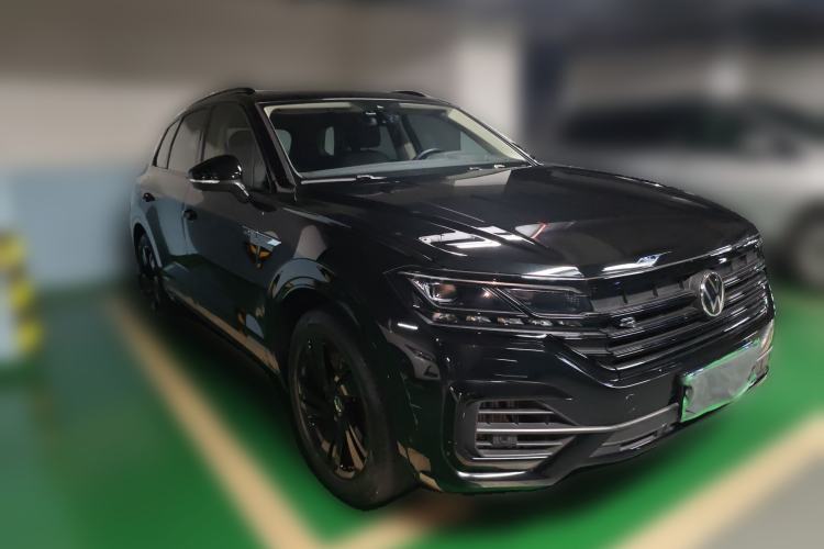 Used Volkswagen Touareg 2023 3.0 TSI Luxury Edition Obsidian Black Sport Package Front Right 45 Deg