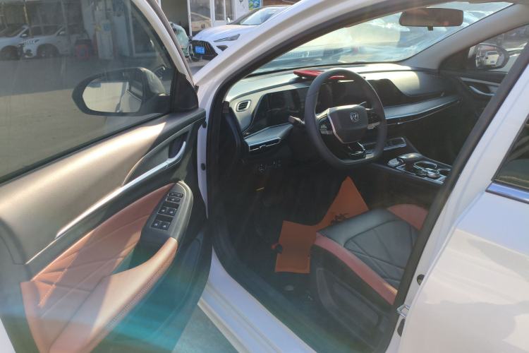 Used Changan Eado 2024 PLUS Blue Whale NE 1.4T GDI DCT High-Energy Edition
