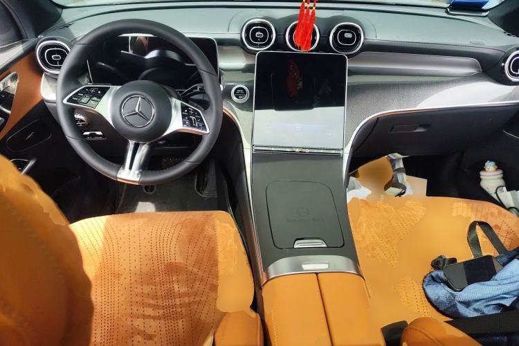 Used Mercedes-Benz GLC 2026 GLC 260 L 4MATIC Dynamic Model Center Console