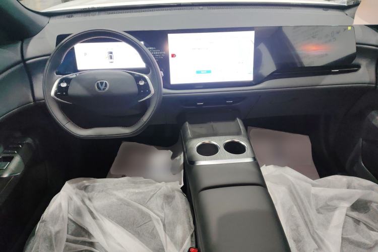 Used CHANGAN CS75 PLUS 2025 Model, 4th Generation 1.5T New Blue Whale Smart Excellence Version Center Console