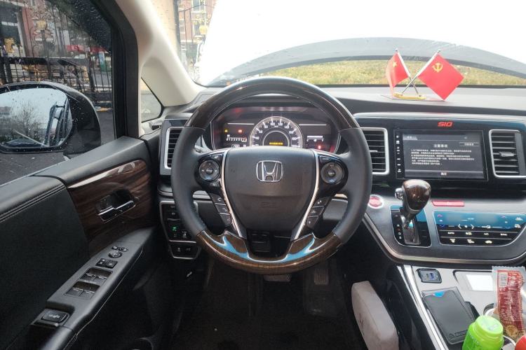 Used Honda Elysion 2016 2.4L Luxury Edition
