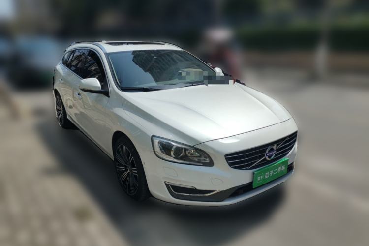 Used Volvo V60 2015 T5 Zhiya Edition Front Right 45 Deg