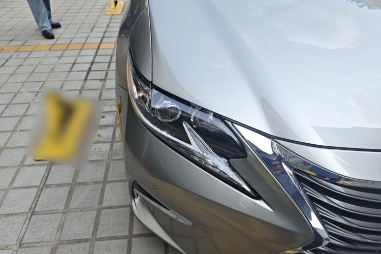 Used Lexus ES 2015 300h Comfort Edition
