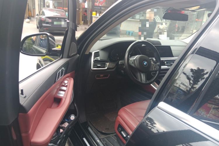 Used BMW X5 2022 xDrive 30Li Luxury M Sport Package
