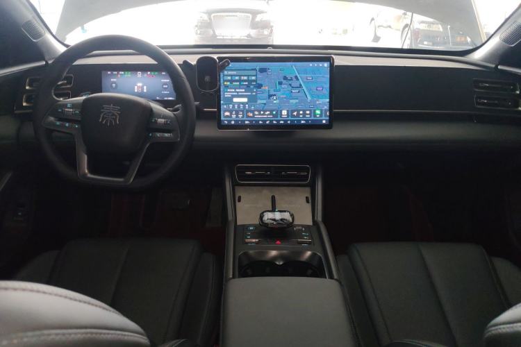 Used BYD Qin L 2025 DM-i Smart Drive 80KM Leading Model Center Console