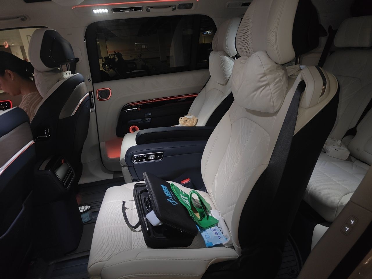 Zeekr 9X 2025 Hyper Edition 70kWh — снимка 17