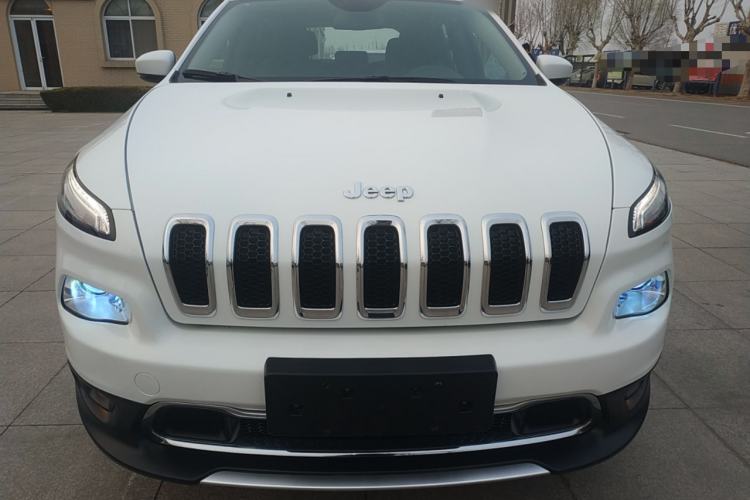 Used Jeep Cherokee 2017 2.0L Superior Edition
