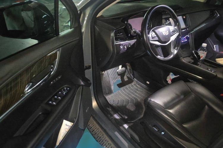 Used Cadillac XT5 2018 25T Luxury Model Driver Seat