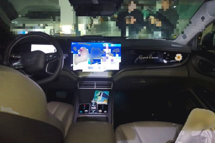 Used BYD Seal 07 DM-i 2025 Intelligent Driving Version DM-i 1.5L 125km Elite Edition Center Console