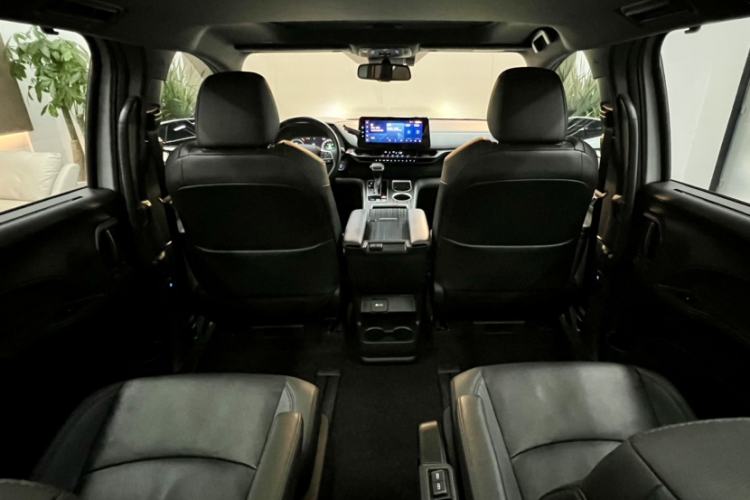 Used Toyota SIENNA 2021 2.5L Hybrid Ultimate Edition Interior 7
