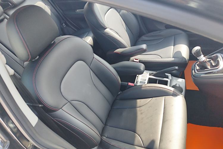 Used Haval H6 2016 Upgraded Model 1.5T Manual Two-Wheel Drive Urban Version
