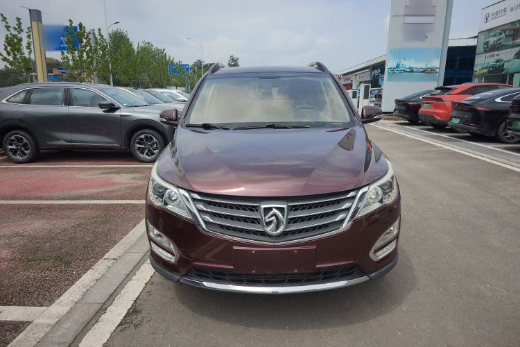 Used Baojun 560 2015 1.8L manual luxury version Front