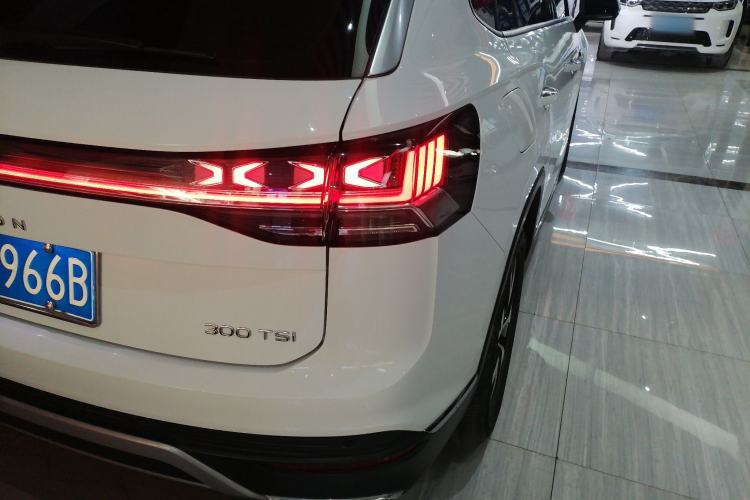 Used Volkswagen Tayron 2024 300TSI Two-Wheel-Drive Luxury Plus Advanced Version Right Rear Taillight