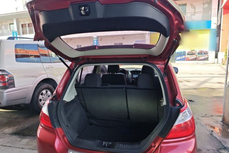 Used Venucia R50 2016 1.6L Automatic Elite Edition
