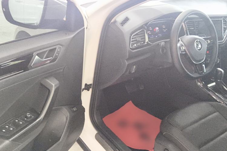 Used Volkswagen T-ROC 2022 280TSI DSG Two-Wheel Drive Comfort PLUS Driver Seat