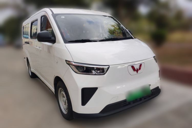 Used Wuling Yangguang 2024 300KM Comfort Version Passenger Van 75kW
